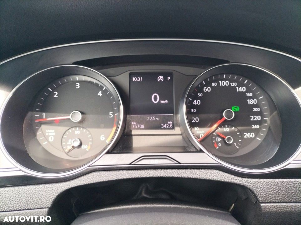 Volkswagen Passat - 11