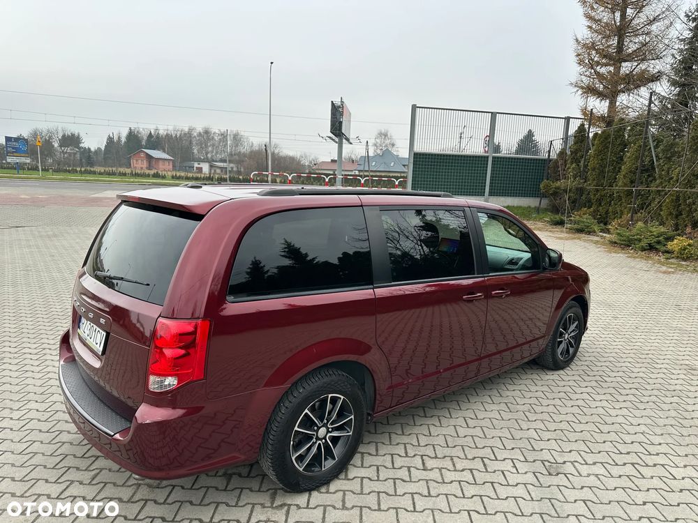 Dodge Grand Caravan 3.6 R/T - 12