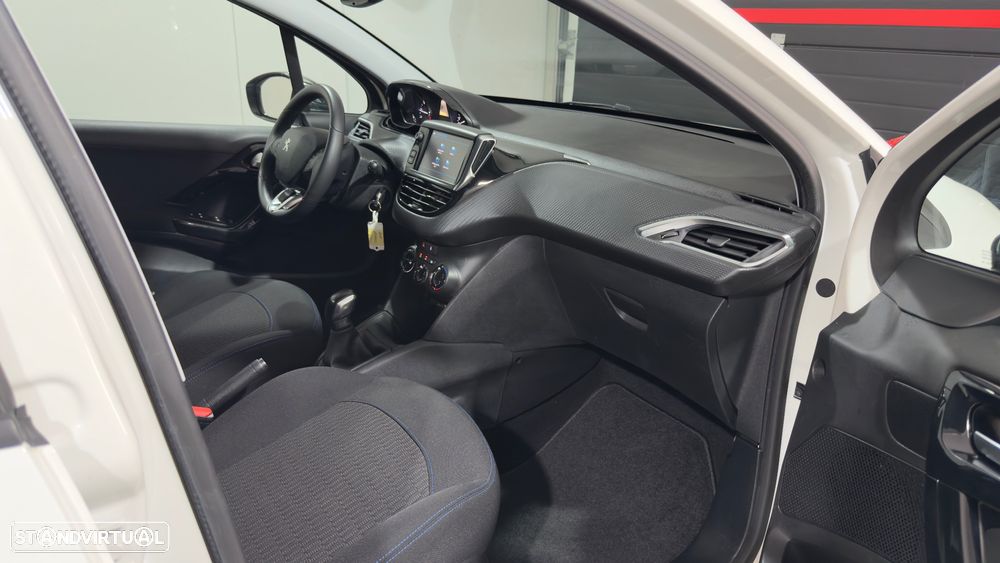 Peugeot 208 1.2 PureTech Signature - 10
