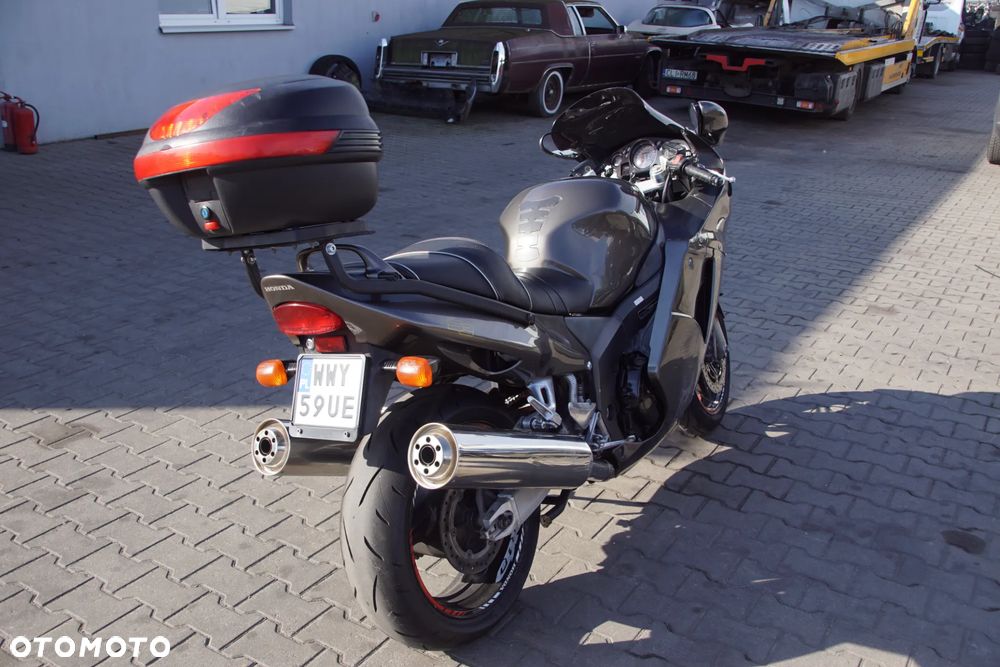 Motocykl na części - Honda CBR 1100XX Blackbird 1137 cm3 163 KM SC42E 1997R Silnik Skrzynia Owiewka Szyba Lusterko Kufer Laga Wahacz Łańcuch Wydech Siedzenie Sterownik Moduł Czujnik Licznik Manetka - 6