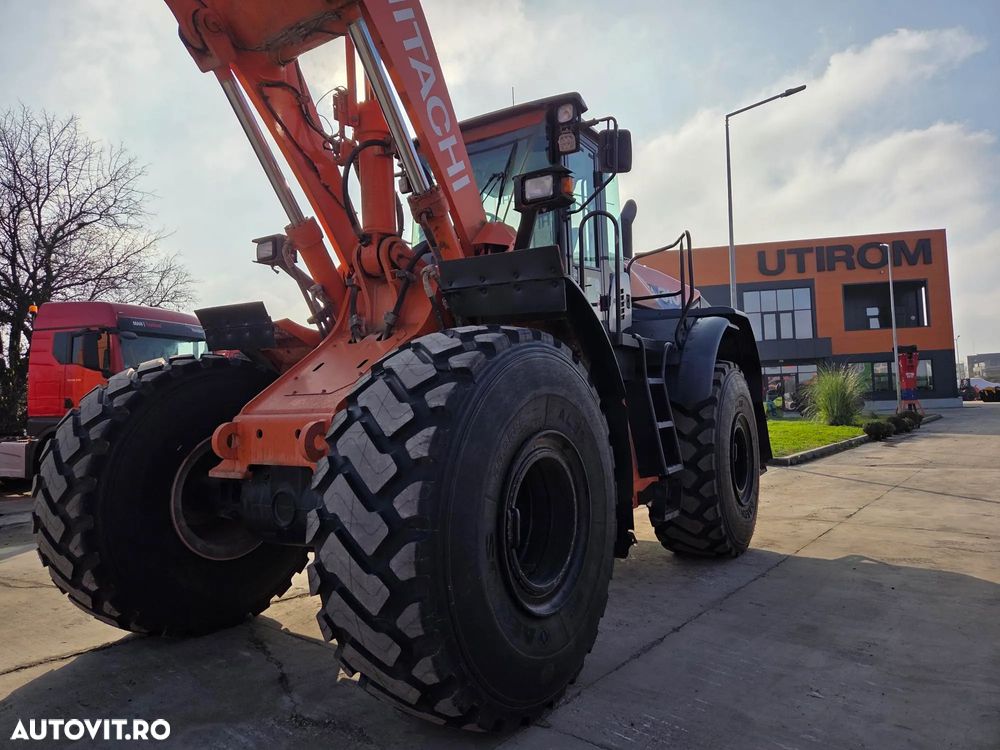 Hitachi Cupa 5mc, 28tone, ANVELOPE NOI, VIRARE prin JOYSTICk, Gresare automata, Inaltiime basculare cupa 4,3m, Lama noua la cupa, produs in JAPONIA, camera luat vederi spate, posibilitate leasing, motor 282 CP, STARE BUNA, PROMOTIE 86.900 EUR+tva - 39