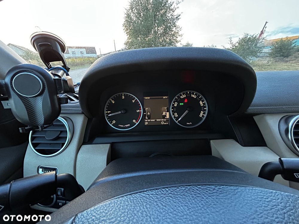 Land Rover Discovery 3.0D V6 HSE - 13