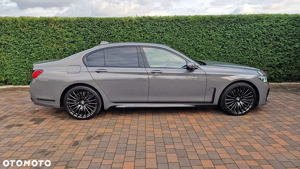 BMW Seria 7 750i xDrive sport - 13