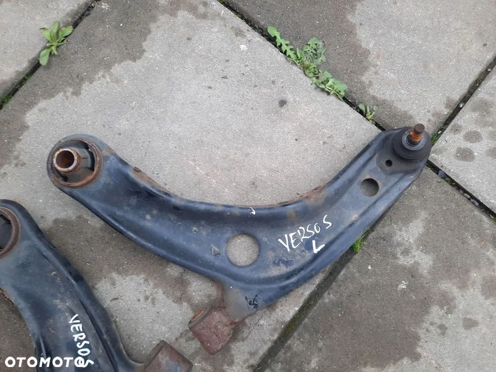 WAHACZ PRAWY LEWY TOYOTA VERSO S 2010- - 2