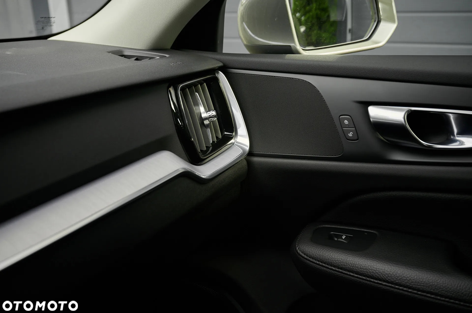 Volvo V60 T6 AWD Plug-In Hybrid Inscription Expression - 37