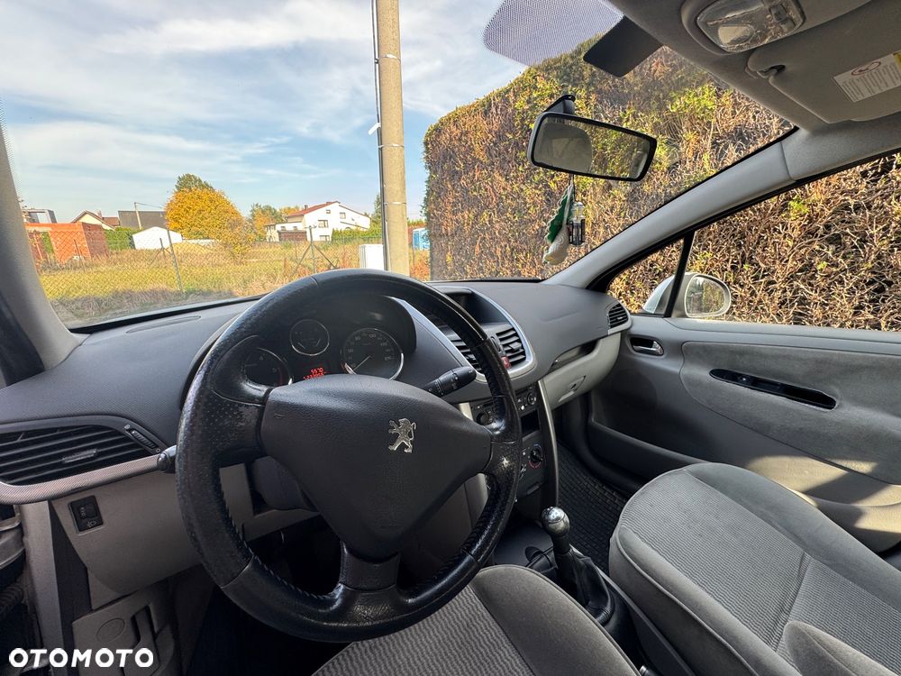 Peugeot 207 2006 photo 5