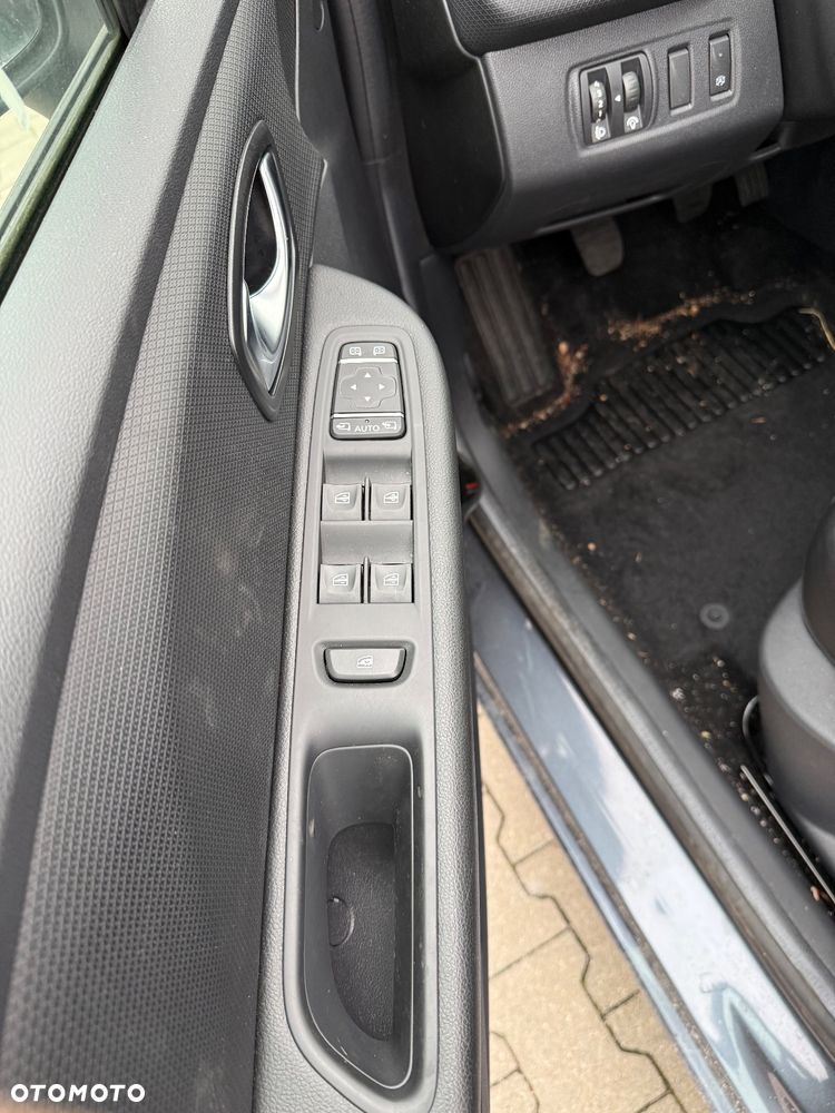 Renault Clio - 10