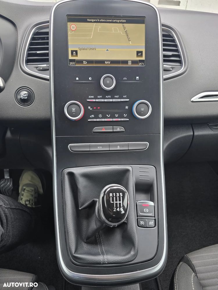 Renault Scenic - 8