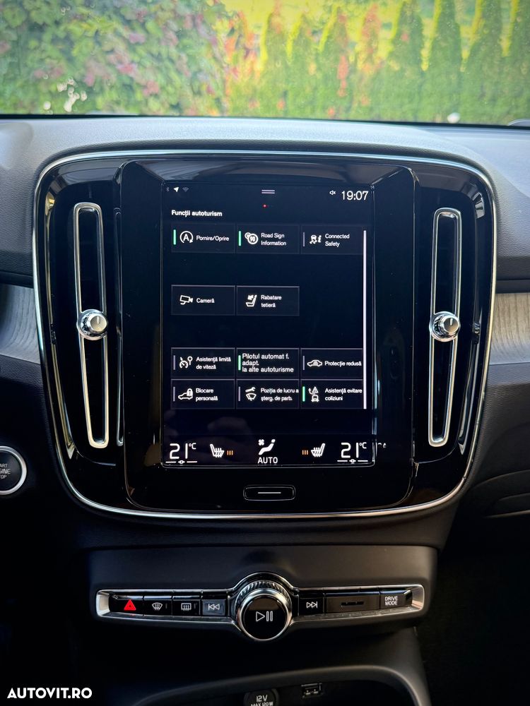 Volvo XC 40 D4 AWD Geartronic Momentum Pro - 13