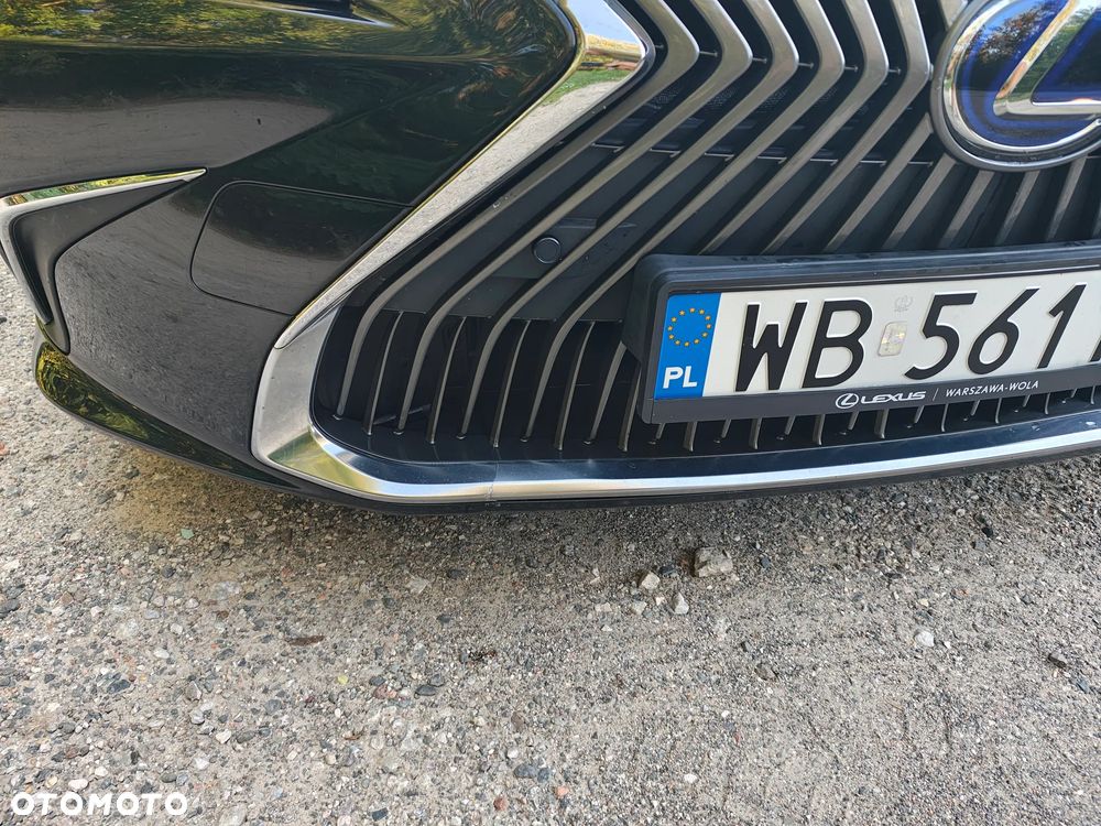 Lexus ES 300h Business Edition + - 25