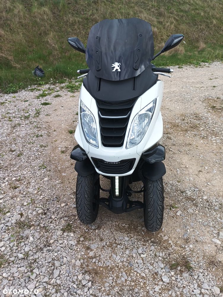 Peugeot Metropolis - 8
