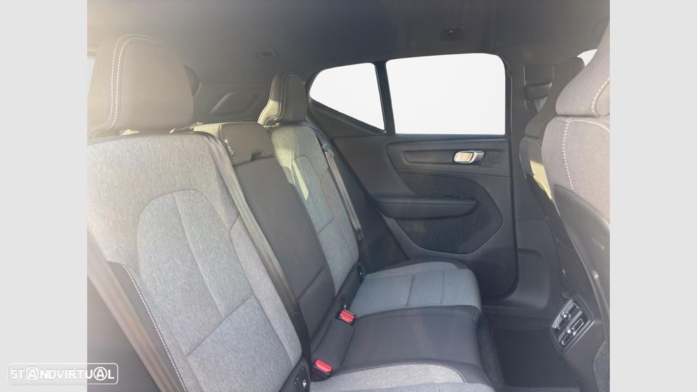Volvo XC 40 2.0 B3 Plus Dark - 15