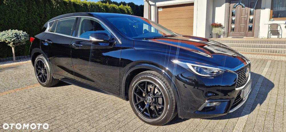 Infiniti Q30 - 2
