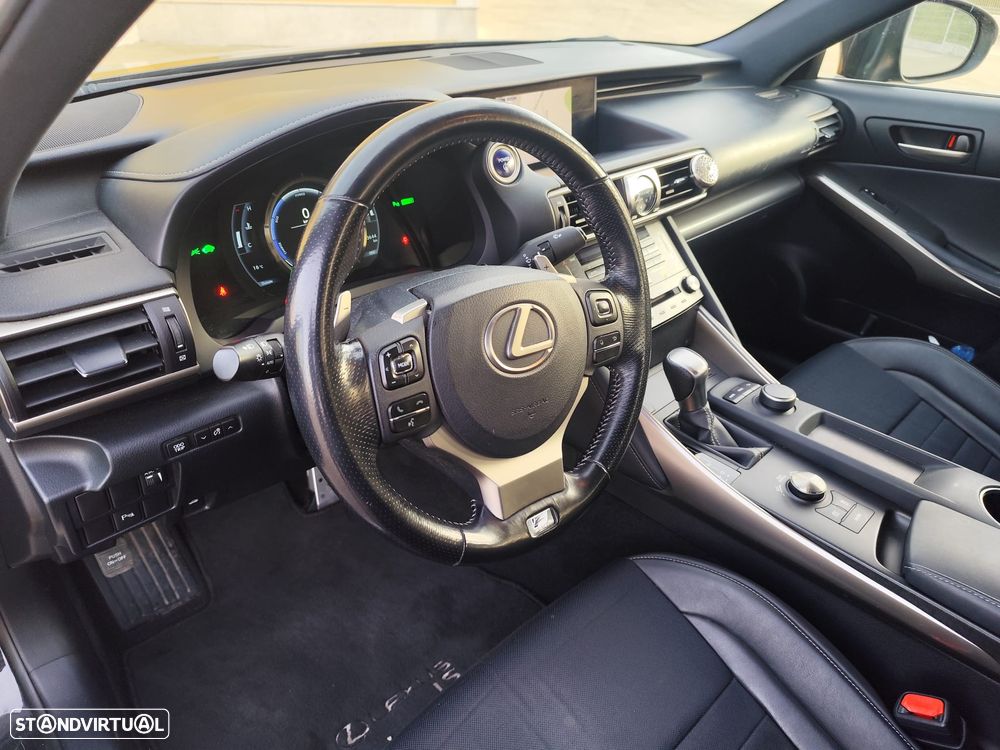 Lexus IS 300H F Sport - 18