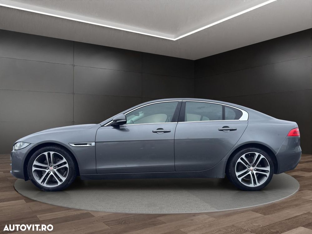 Jaguar XE - 19
