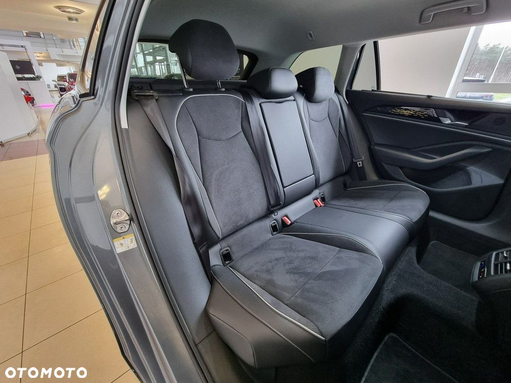 Volkswagen Passat - 16