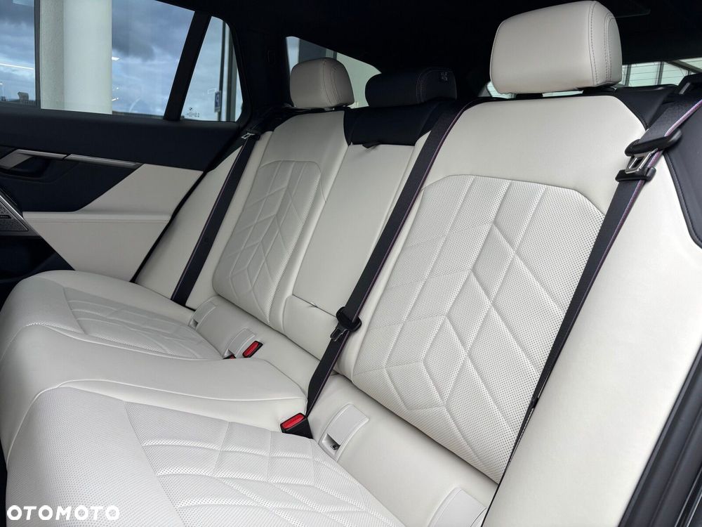 BMW Seria 5 520d xDrive mHEV M Sport - 17
