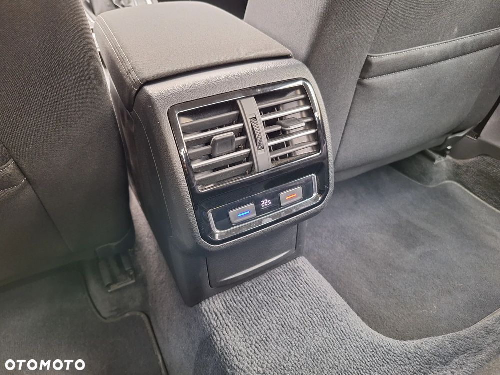Volkswagen Passat 1.6 TDI BMT Trendline - 22