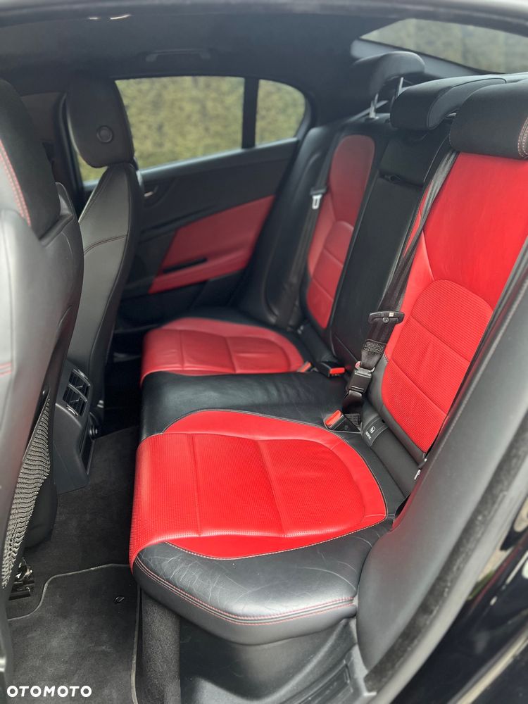 Jaguar XE 2.0 D R-Sport - 22