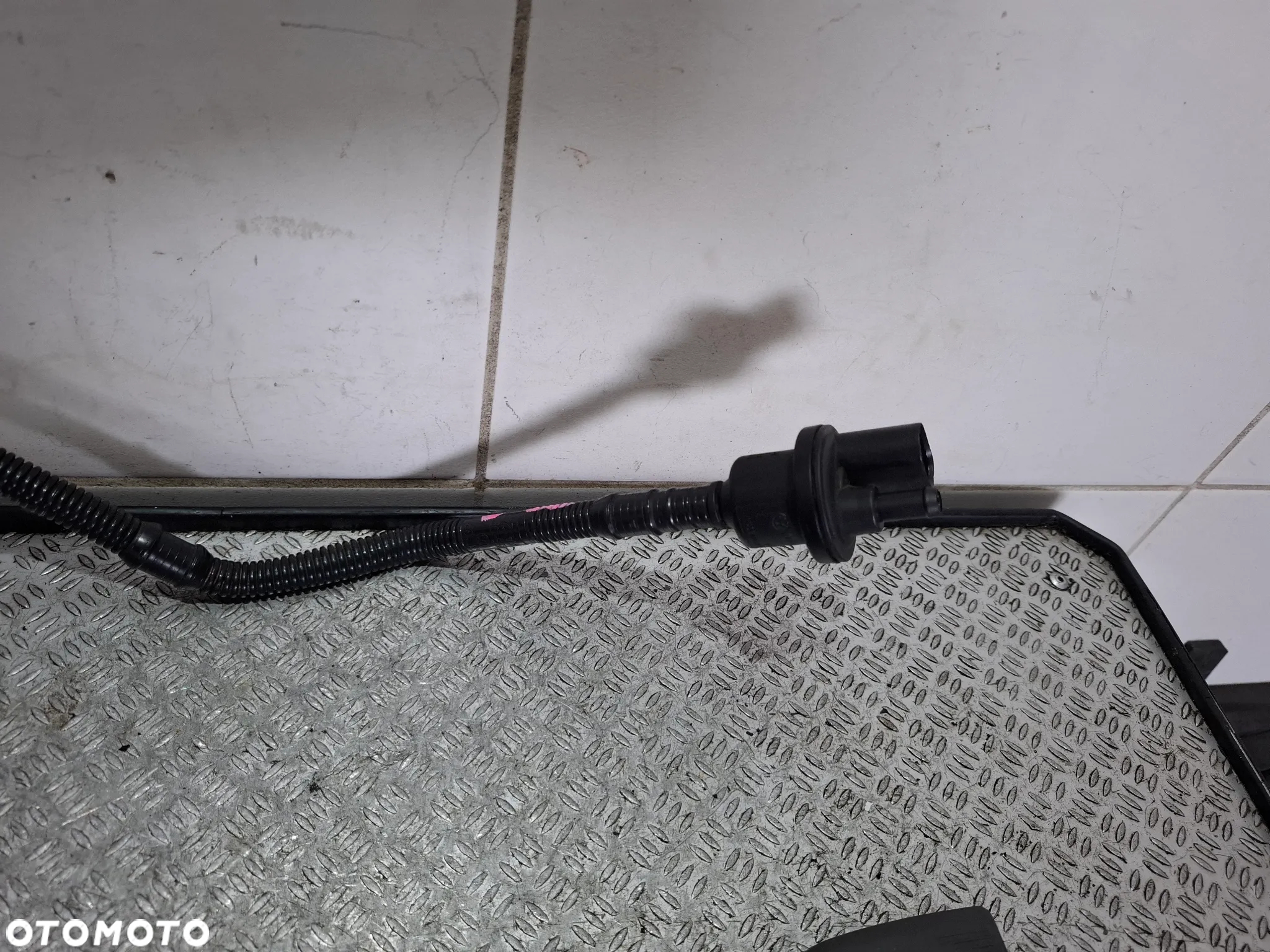 Zawór odpowietrzający Volkswagen Seat Skoda nr 6QE906517A - 2