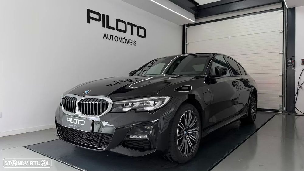 BMW 330 e Edição Desportiva M Auto - 2
