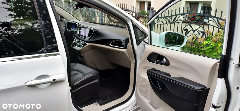 Chrysler Pacifica - 15