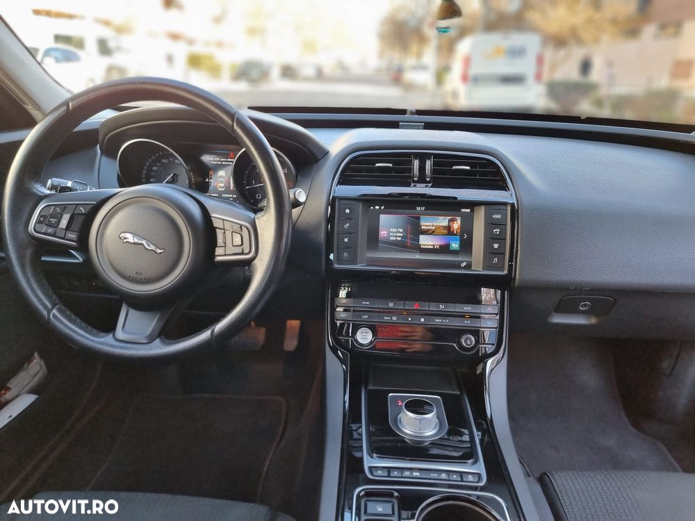 Jaguar XE E-Performance Aut. Portfolio - 13