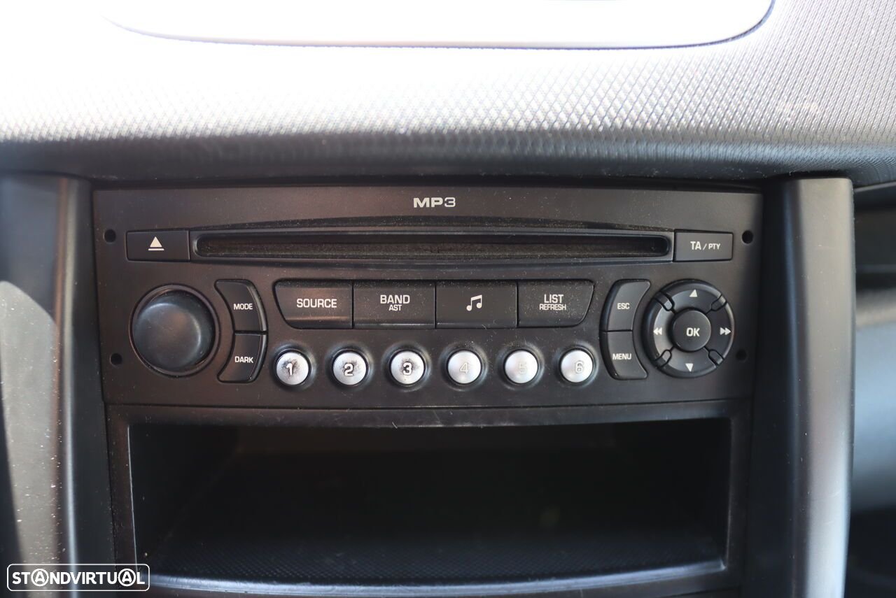 Peugeot 207 1.4 16V Trendy - 16