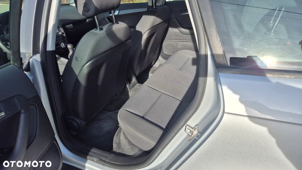 Audi A3 Sportback 1.6 Ambiente - 8