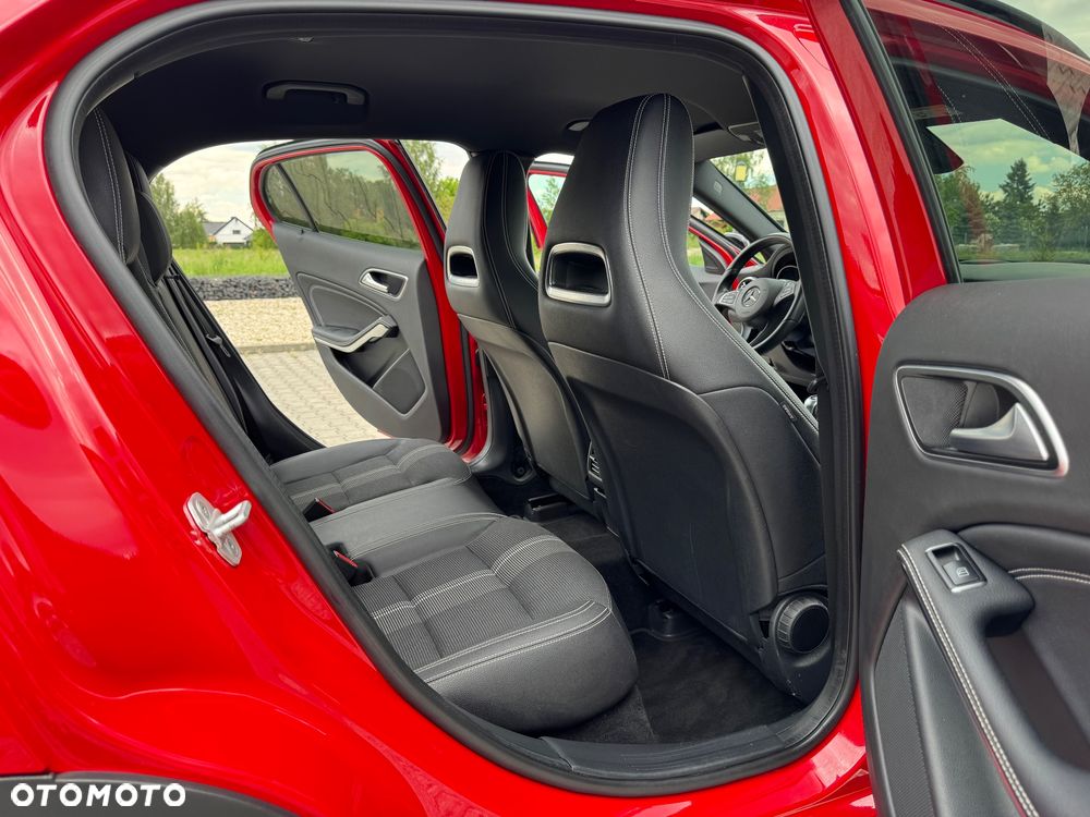 Mercedes-Benz GLA 180 Urban - 22