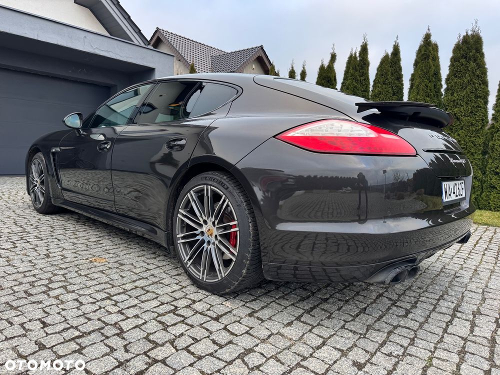 Porsche Panamera - 4