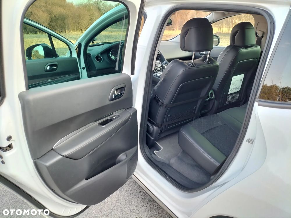 Peugeot 3008 Hybrid4 - 8