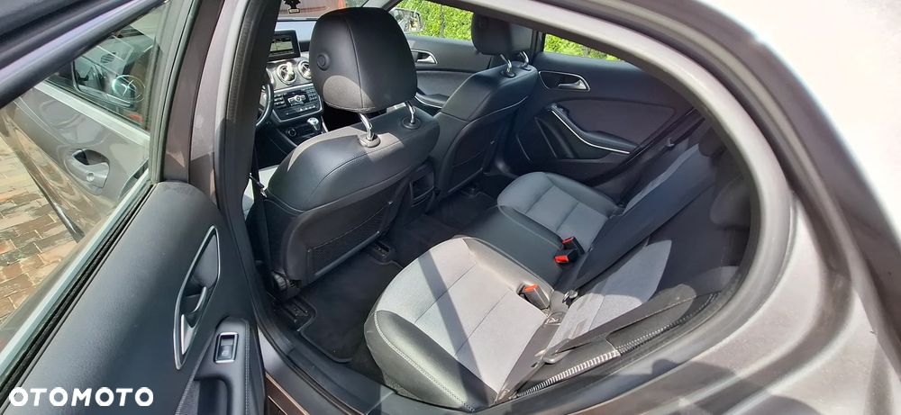 Mercedes-Benz GLA 180 Activity Edition - 26