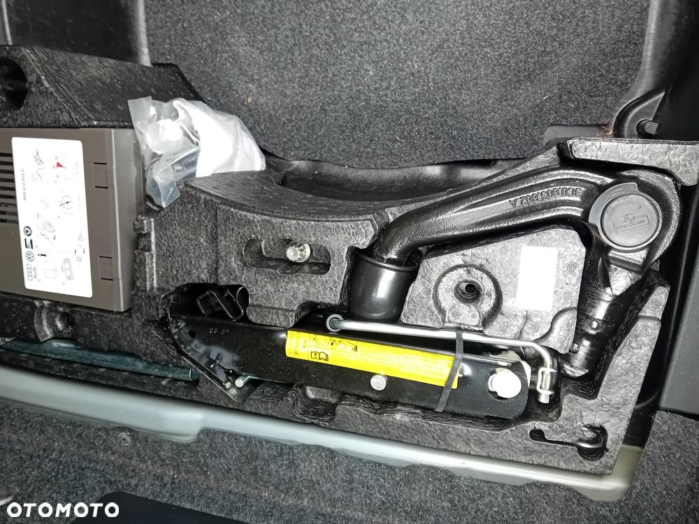 Volkswagen Passat - 25