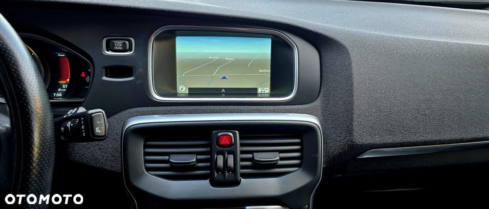 Volvo V40 D4 Drive-E R-Design Summum - 29