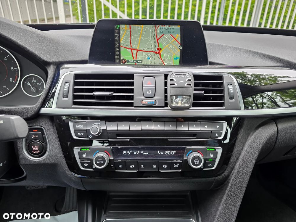 BMW Seria 3 318d Sport Line - 10