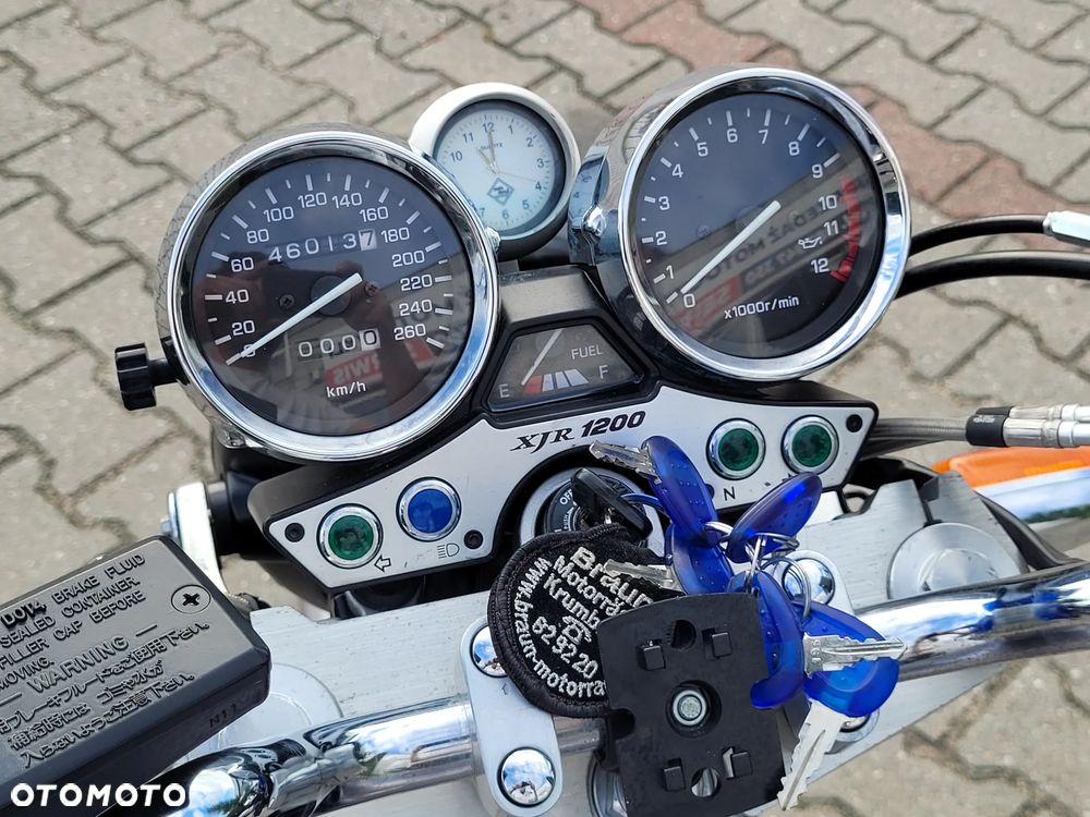 Yamaha XJR - 22