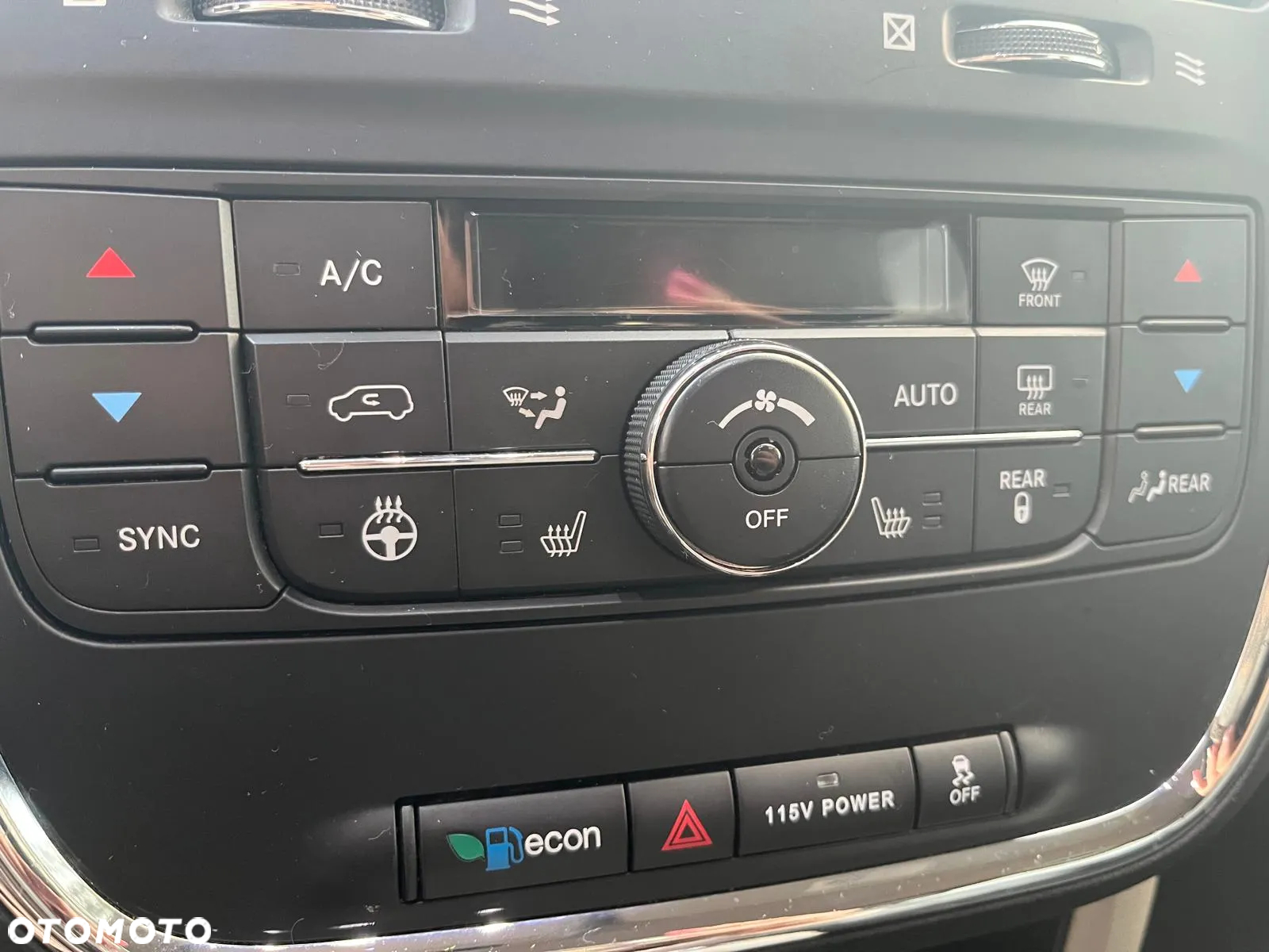 Chrysler Town & Country 3.6 Limited - 15