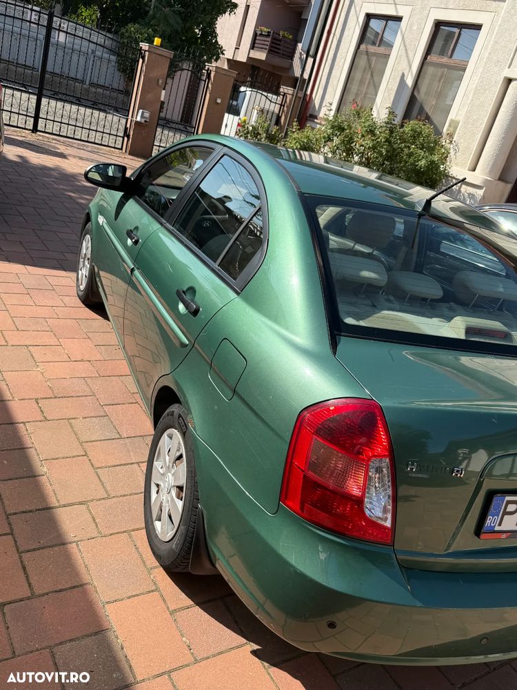 Hyundai Accent - 3