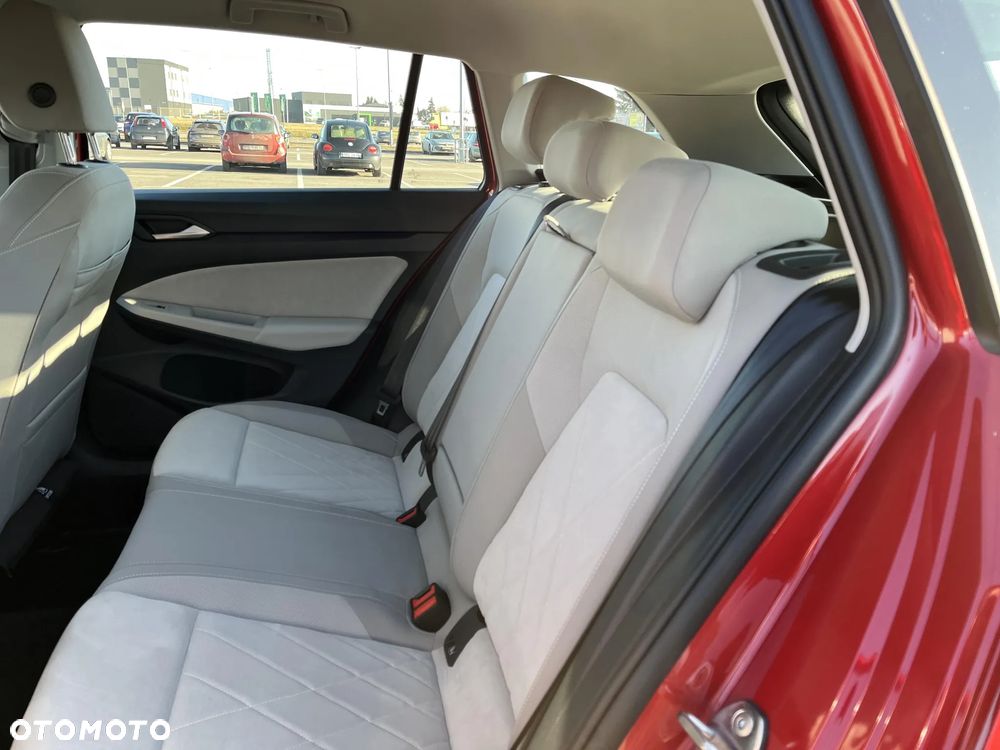 Volkswagen Golf Variant 1.5 eTSI mHEV Style DSG - 16