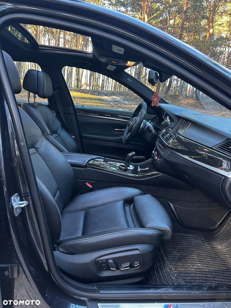 BMW Seria 5 550i - 13