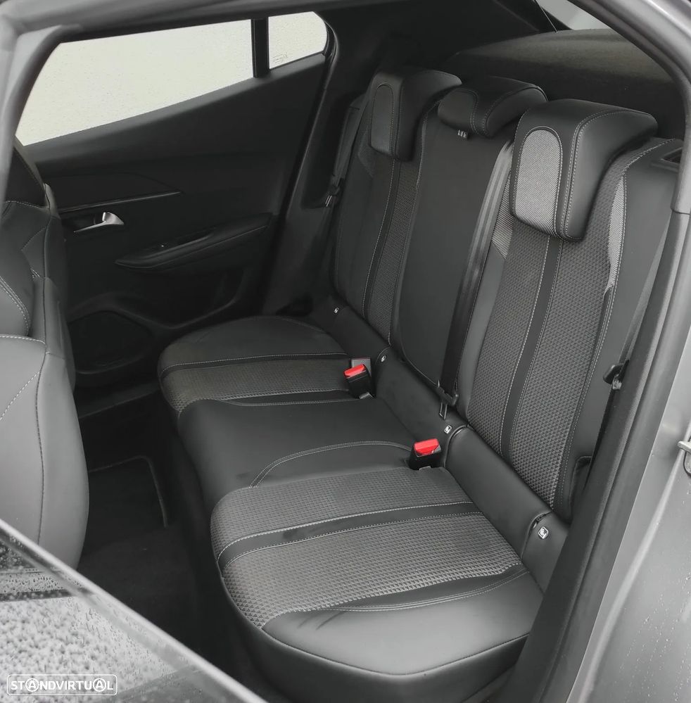 Peugeot e-2008 GT - 27