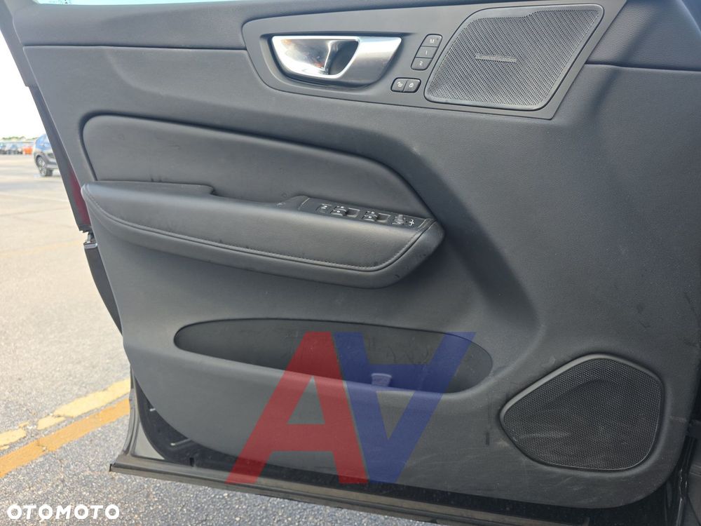 Volvo XC 60 B5 B AWD Plus Dark - 14