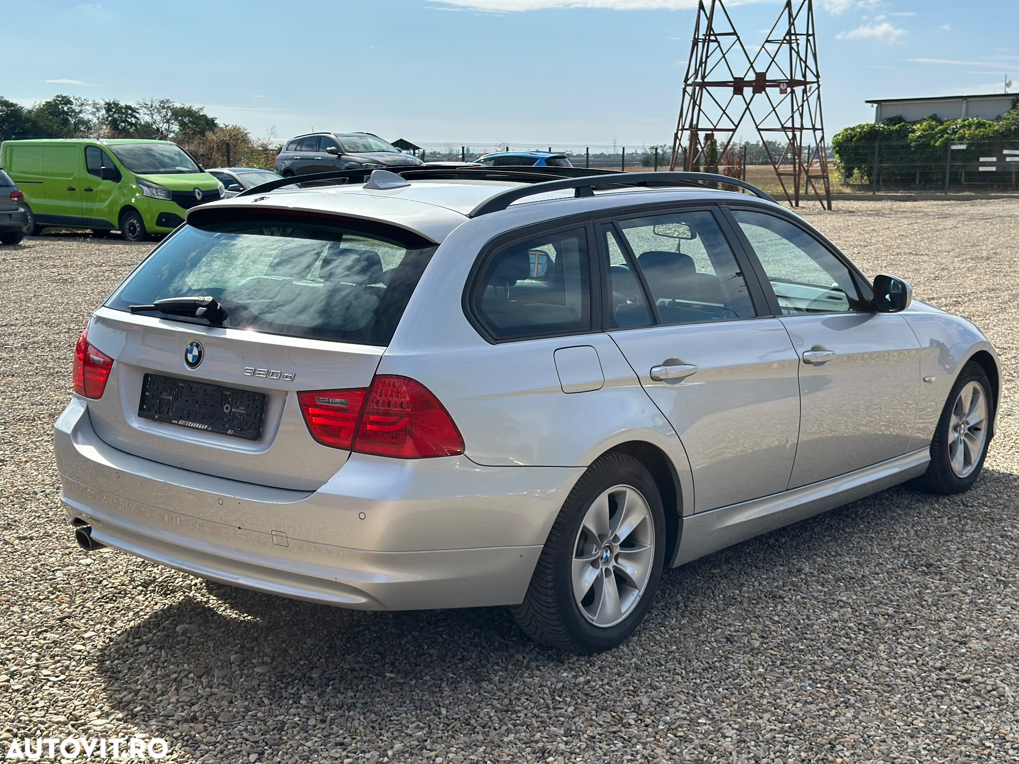 BMW Seria 3 320d DPF Touring Aut. - 3