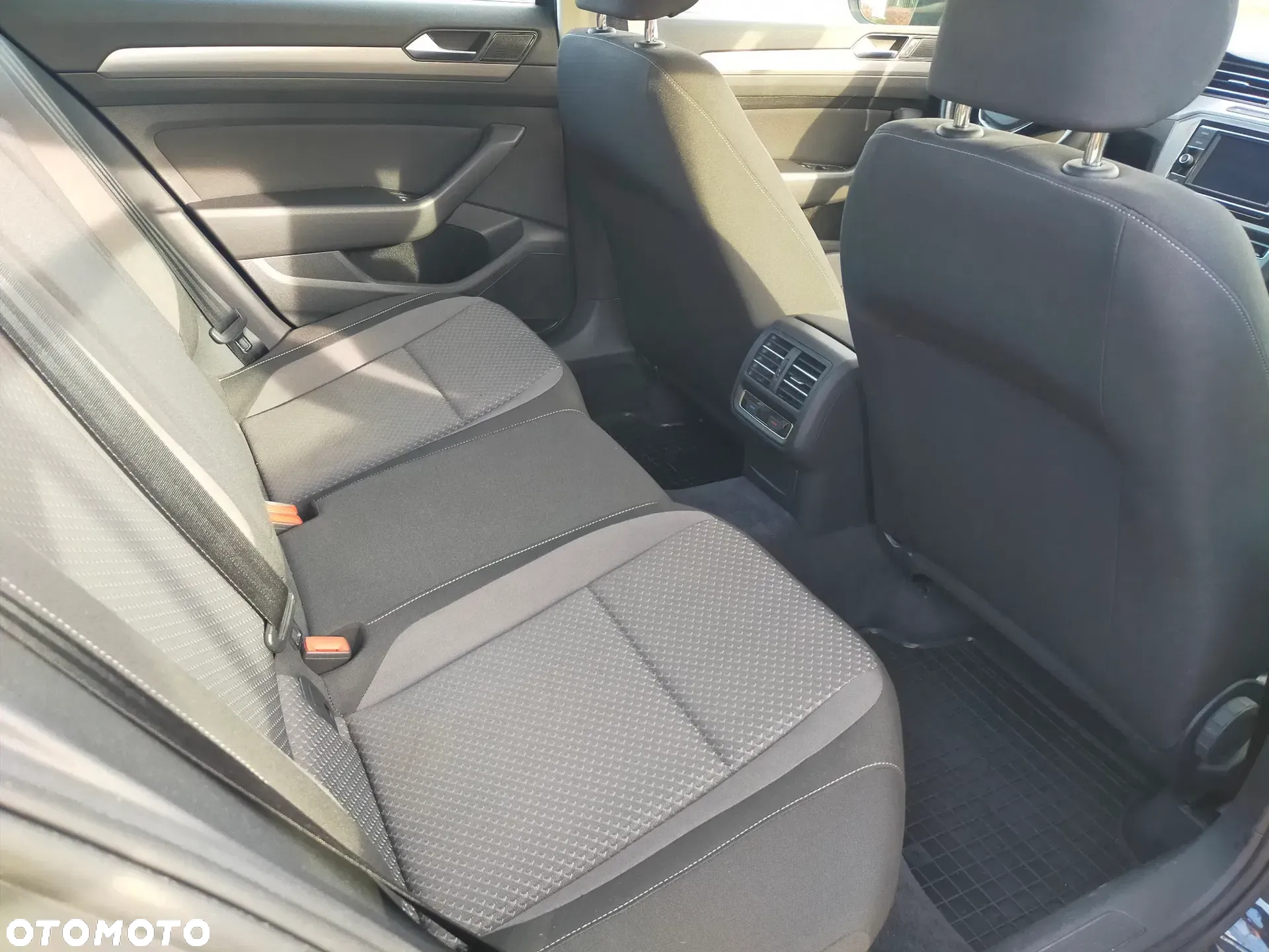 Volkswagen Passat 2.0 TDI BMT Comfortline - 10