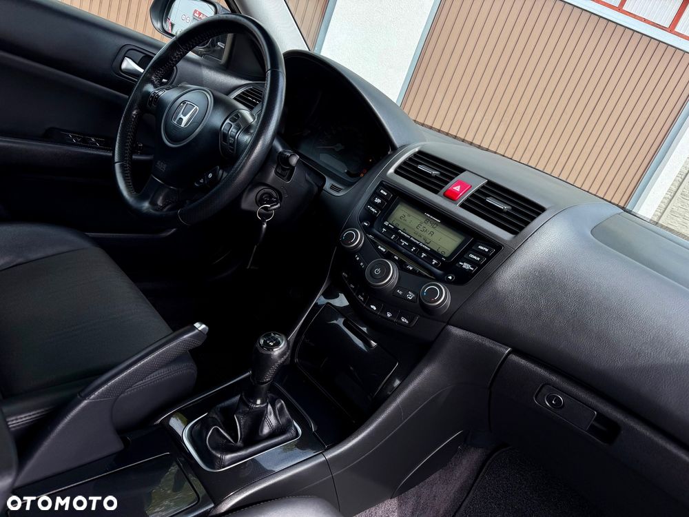 Honda Accord 2.0 Sport - 22
