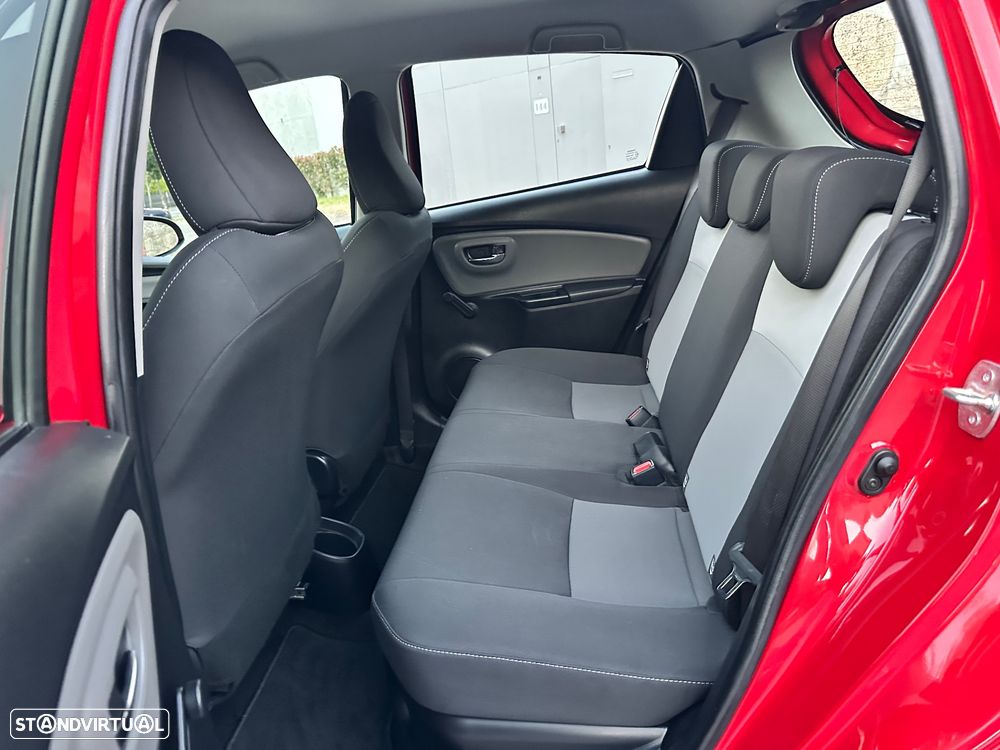 Toyota Yaris 1.5 HSD Active - 32