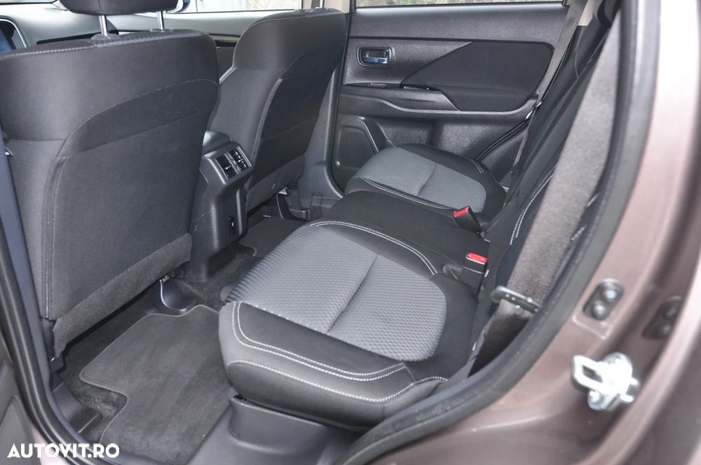 Mitsubishi Outlander PHEV 2.4 L 4X4 Instyle - 9