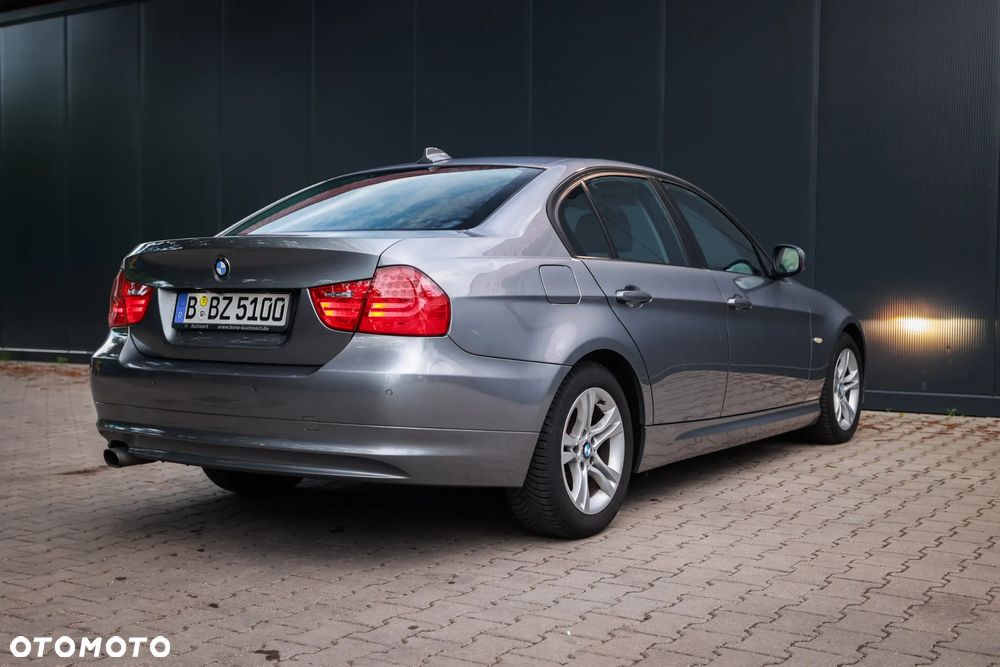 BMW Seria 3 320d DPF - 8