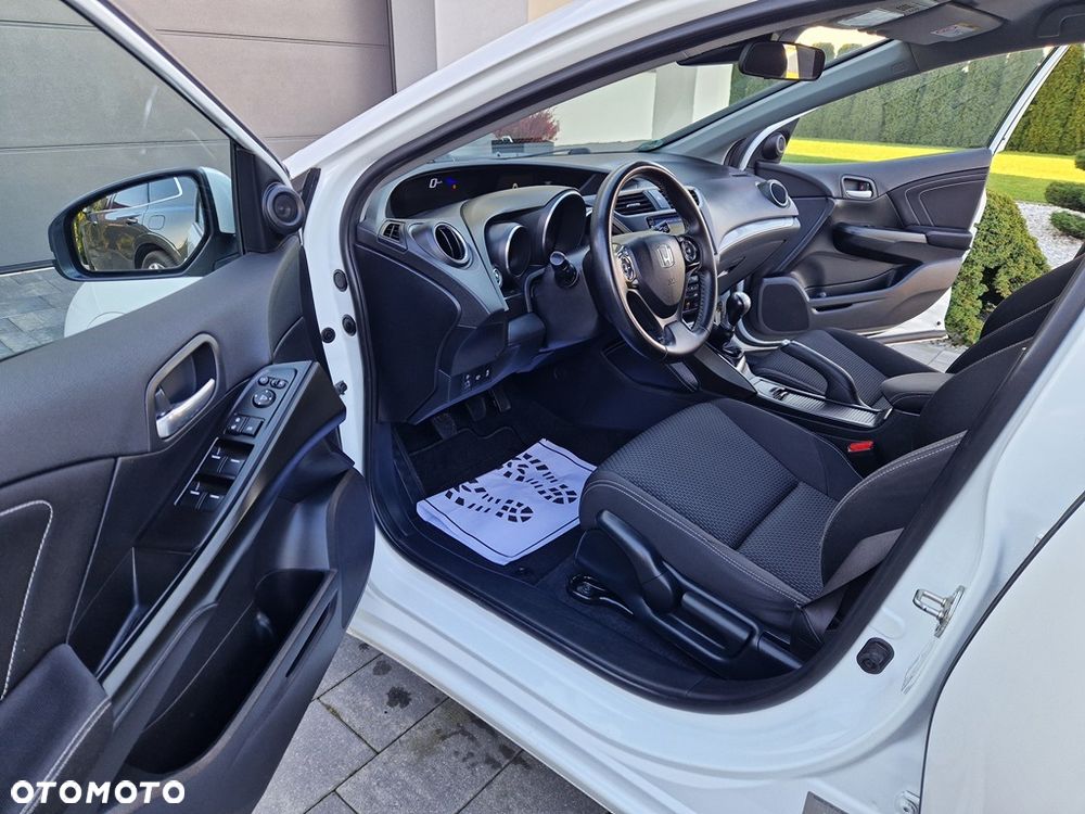 Honda Civic 1.8 i-VTEC Executive Black Edition - 16